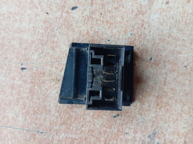 bontott LANCIA THEMA Jobb első Ablakemelő Kapcsoló