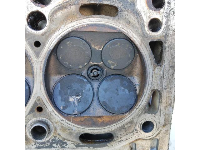 bontott LANCIA THESIS Hengerfej