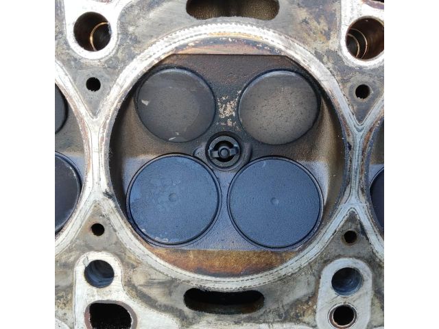 bontott LANCIA THESIS Hengerfej