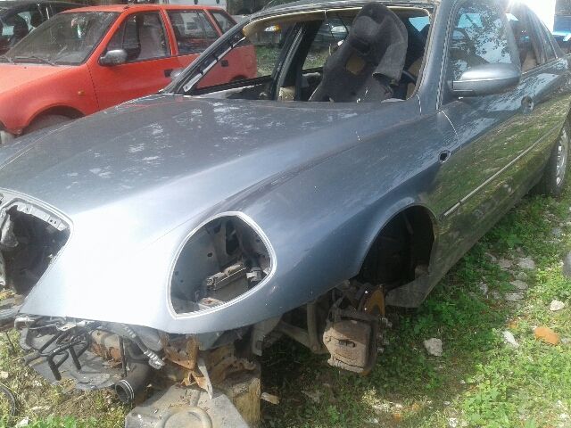 bontott LANCIA THESIS Első Lökhárító (Üresen)