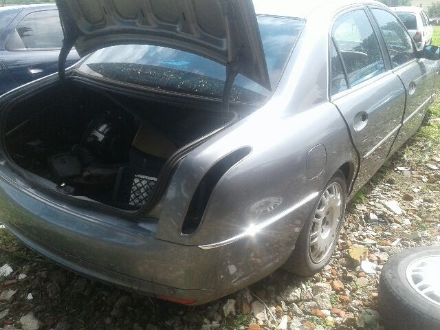 bontott LANCIA THESIS Első Lökhárító (Üresen)