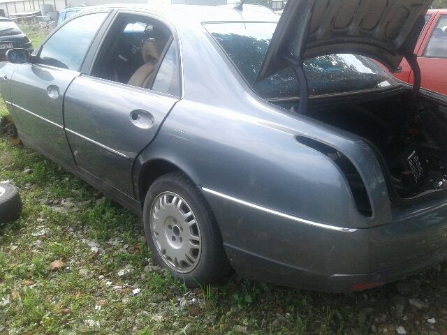 bontott LANCIA THESIS Első Lökhárító (Üresen)