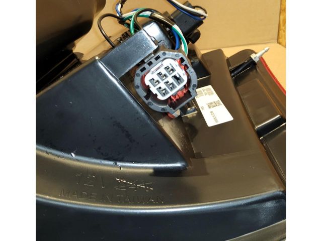 bontott LANCIA VOYAGER Bal Hátsó Lámpa