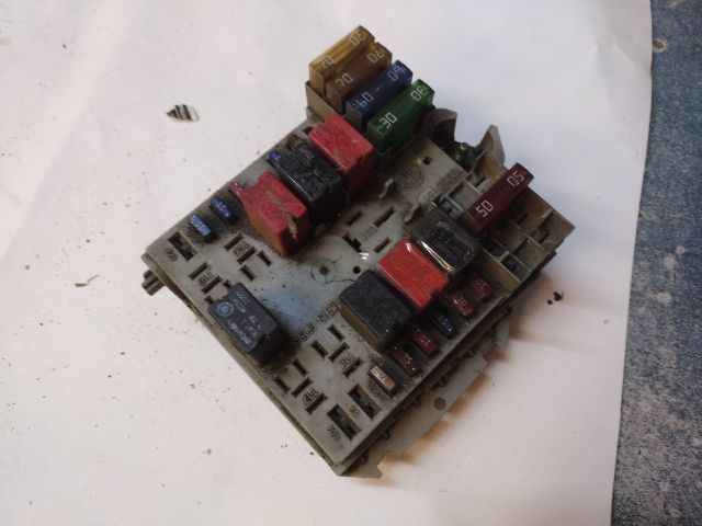 bontott LANCIA YPSILON Biztosítéktábla Utastér