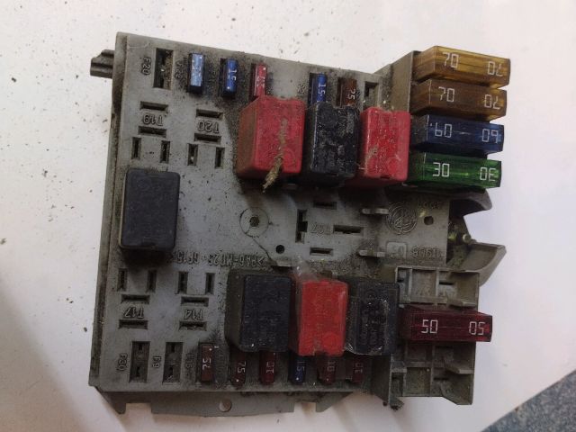 bontott LANCIA YPSILON Biztosítéktábla Utastér