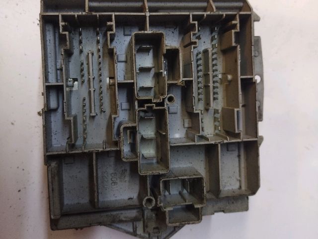 bontott LANCIA YPSILON Biztosítéktábla Utastér