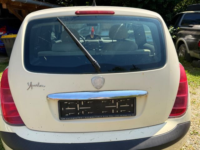 bontott LANCIA YPSILON Csomagtérajtó (Részeivel)