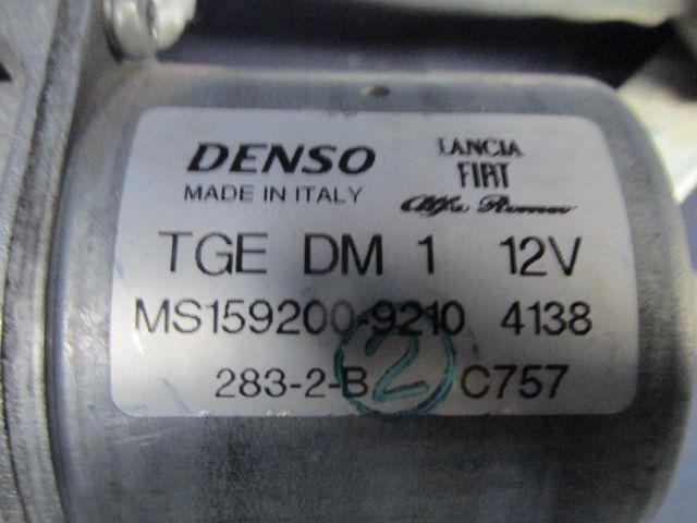 bontott LANCIA YPSILON Első Ablaktörlő Szerkezet Motorral