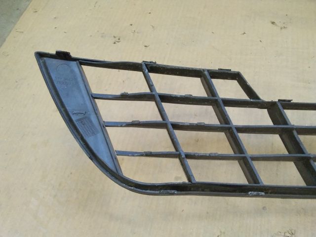 bontott LANCIA YPSILON Első Lökhárító Alsó Középső Díszrács