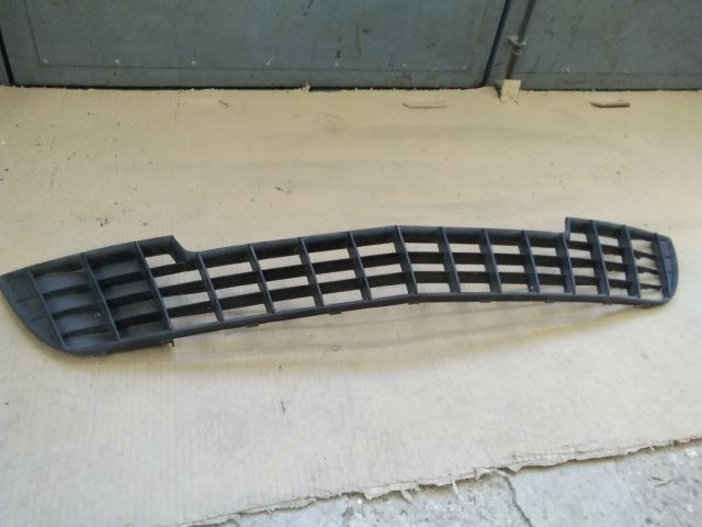 bontott LANCIA YPSILON Első Lökhárító Alsó Középső Díszrács