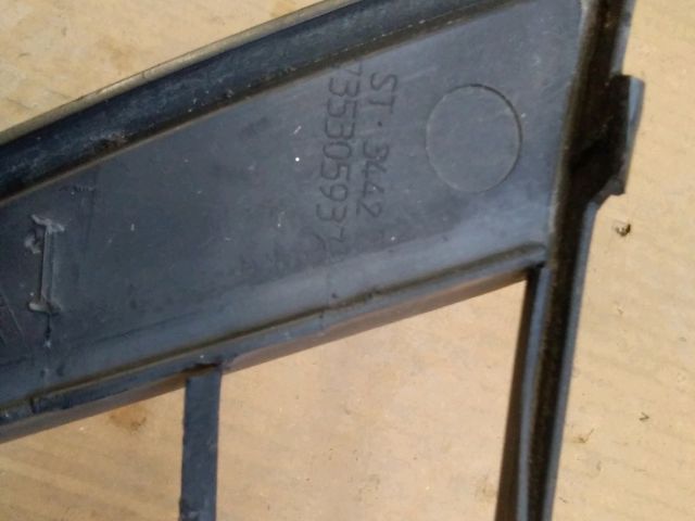 bontott LANCIA YPSILON Első Lökhárító Alsó Középső Díszrács