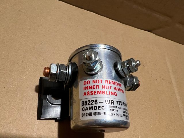 bontott LAND ROVER DEFENDER Akkumulátor Saru Elektronikával