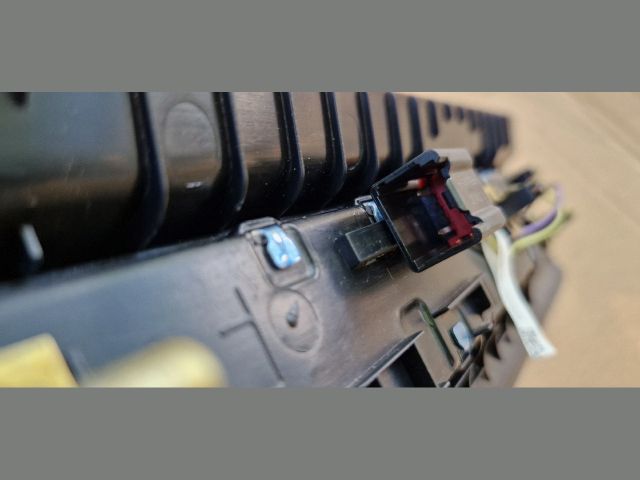 bontott LAND ROVER DEFENDER Bal első Belső Küszöb Burkolat