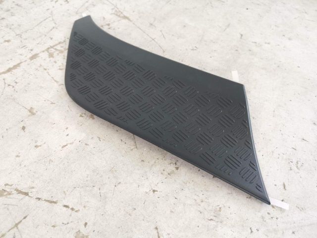 bontott LAND ROVER DEFENDER Bal hátsó Sárvédő Gumi