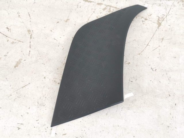 bontott LAND ROVER DEFENDER Bal hátsó Sárvédő Gumi