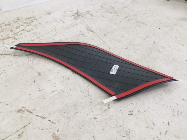 bontott LAND ROVER DEFENDER Bal hátsó Sárvédő Gumi