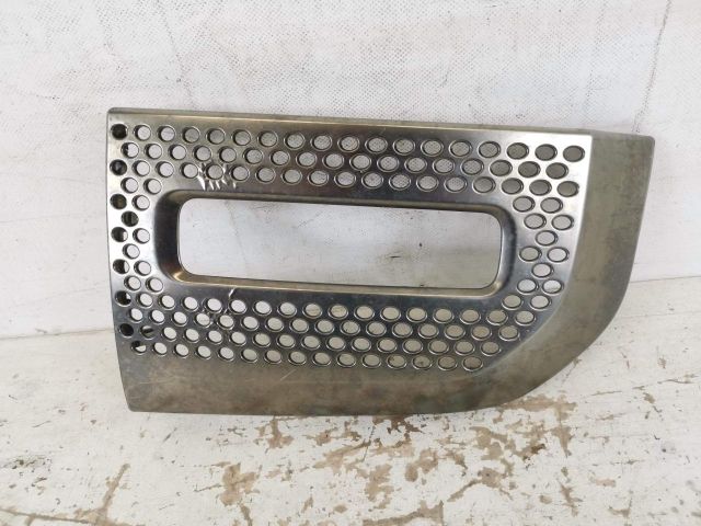 bontott LAND ROVER DEFENDER Bal Ködzárófény Keret