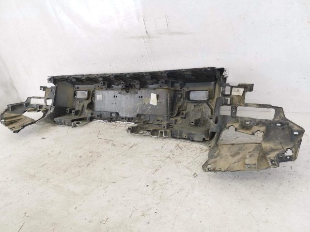 bontott LAND ROVER DEFENDER Hátsó Lökhárító (Üresen)