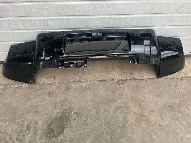 bontott LAND ROVER DEFENDER Hátsó Lökhárító (Üresen)