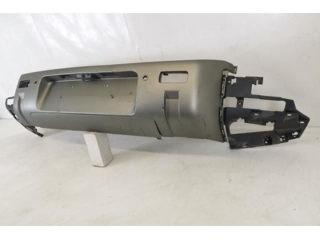 bontott LAND ROVER DEFENDER Hátsó Lökhárító (Üresen)