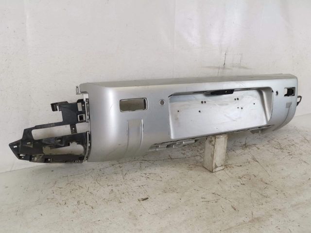 bontott LAND ROVER DEFENDER Hátsó Lökhárító (Üresen)