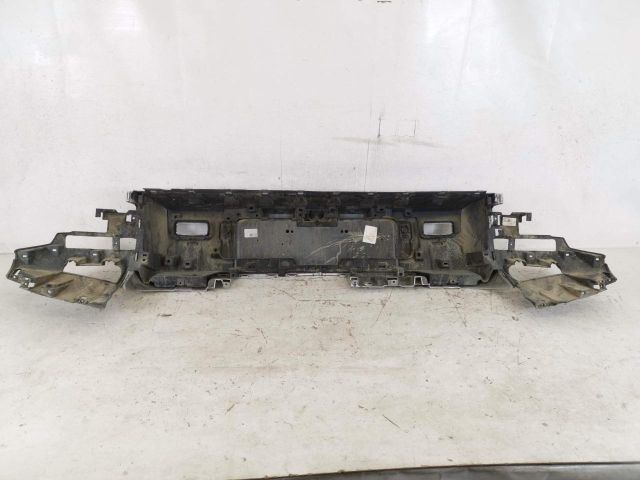 bontott LAND ROVER DEFENDER Hátsó Lökhárító (Üresen)