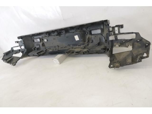 bontott LAND ROVER DEFENDER Hátsó Lökhárító (Üresen)