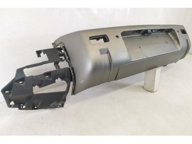 bontott LAND ROVER DEFENDER Hátsó Lökhárító (Üresen)