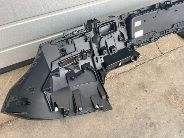 bontott LAND ROVER DEFENDER Hátsó Lökhárító (Üresen)