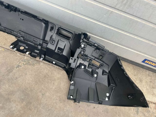 bontott LAND ROVER DEFENDER Hátsó Lökhárító (Üresen)