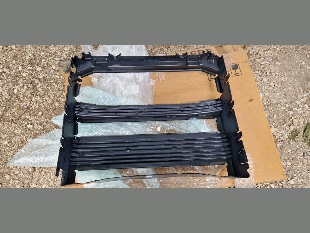 bontott LAND ROVER DEFENDER Hűtő Légterelő