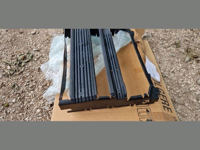 bontott LAND ROVER DEFENDER Hűtő Légterelő