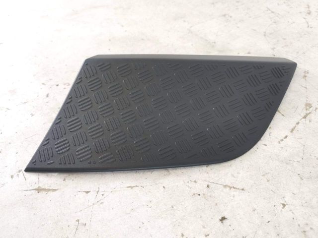 bontott LAND ROVER DEFENDER Jobb első Sárvédő Gumi