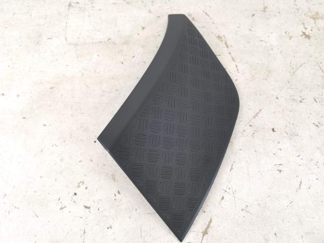 bontott LAND ROVER DEFENDER Jobb első Sárvédő Gumi