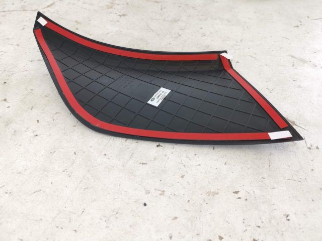 bontott LAND ROVER DEFENDER Jobb első Sárvédő Gumi