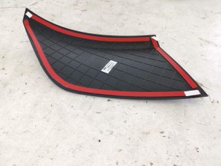 bontott LAND ROVER DEFENDER Jobb első Sárvédő Gumi