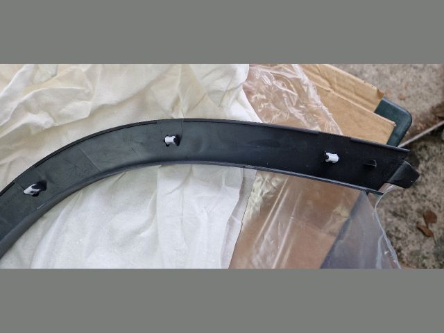 bontott LAND ROVER DEFENDER Jobb első Sárvédő Szélesítő