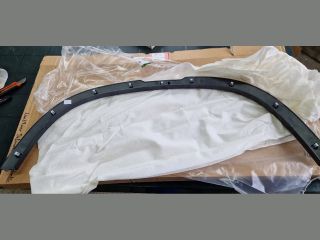 bontott LAND ROVER DEFENDER Jobb első Sárvédő Szélesítő