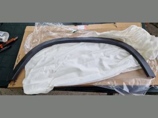 bontott LAND ROVER DEFENDER Jobb első Sárvédő Szélesítő