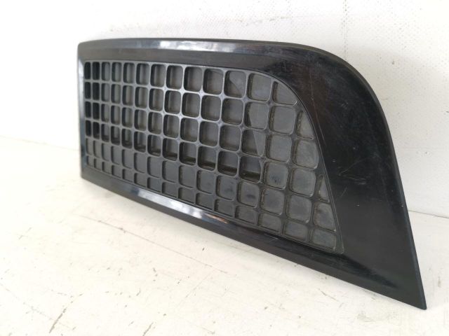 bontott LAND ROVER DEFENDER Jobb Ködlámpa Rács