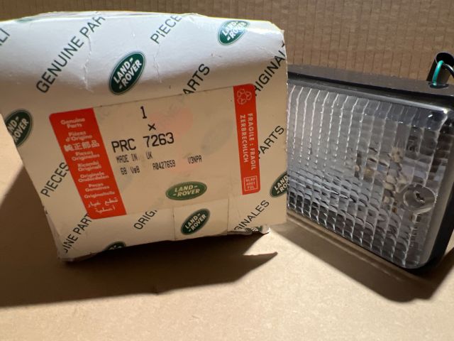 bontott LAND ROVER DEFENDER Tolatólámpa