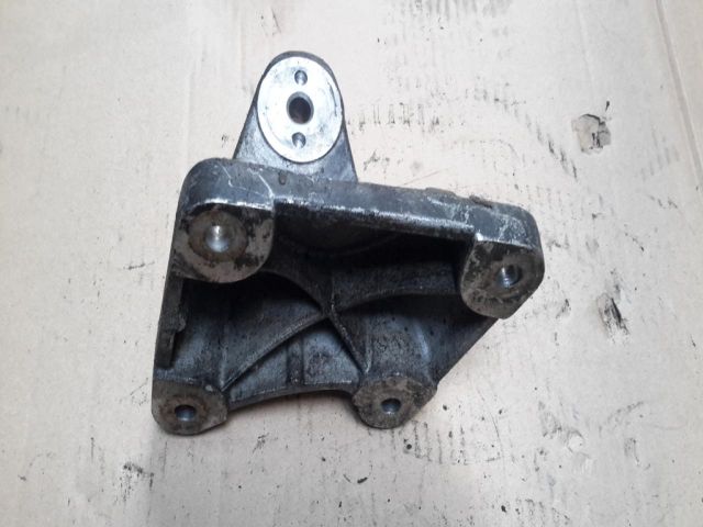 bontott LAND ROVER DISCOVERY Motor Tartó Bak (Fém)