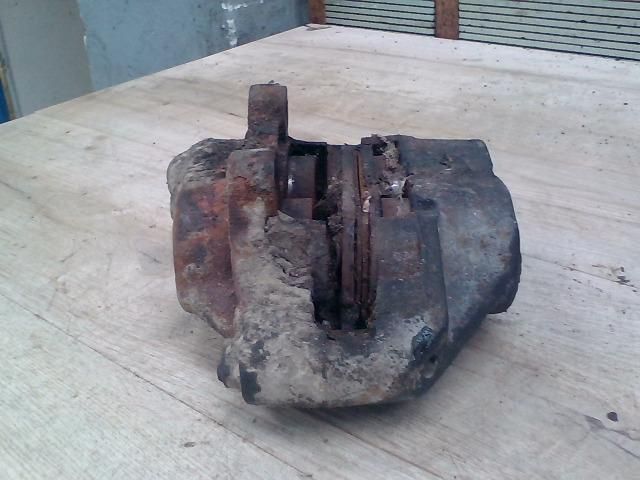 bontott LAND ROVER DISCOVERY Bal első Féknyereg Munkahengerrel