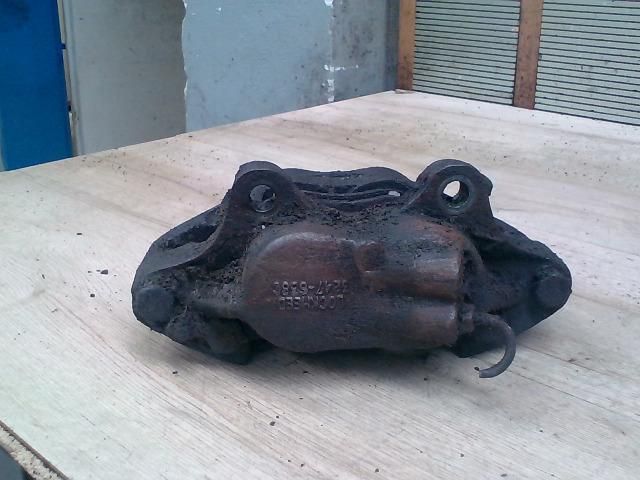 bontott LAND ROVER DISCOVERY Bal első Féknyereg Munkahengerrel