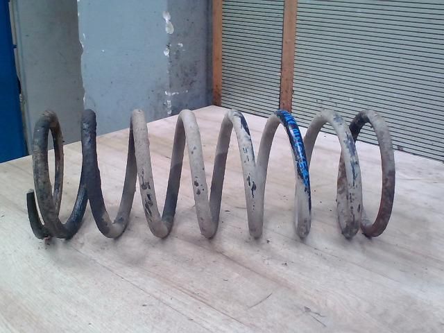 bontott LAND ROVER DISCOVERY Első Rugó