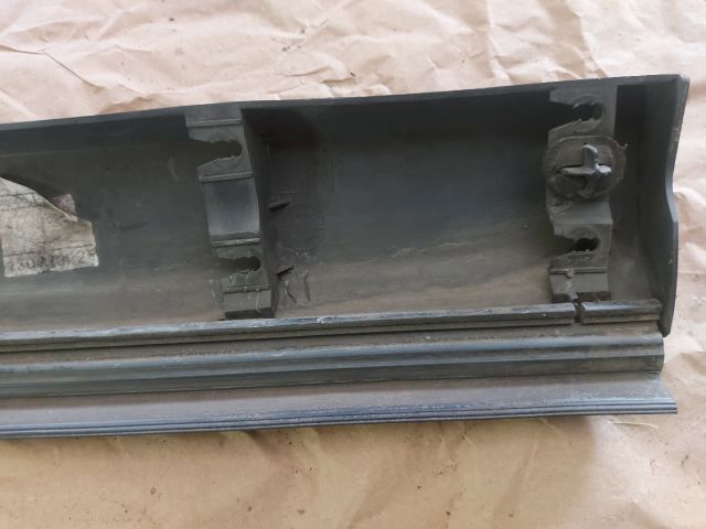 bontott LAND ROVER DISCOVERY Bal hátsó Ajtó Díszléc