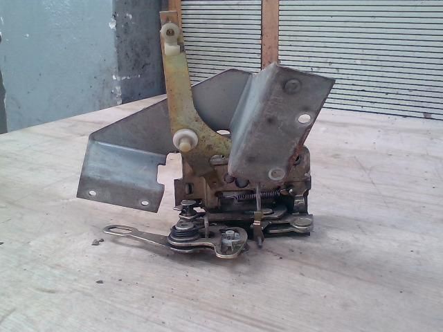 bontott LAND ROVER DISCOVERY Csomagtérajtó Zárszerkezet