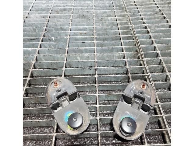 bontott LAND ROVER DISCOVERY Csomagtérajtó Zsanér