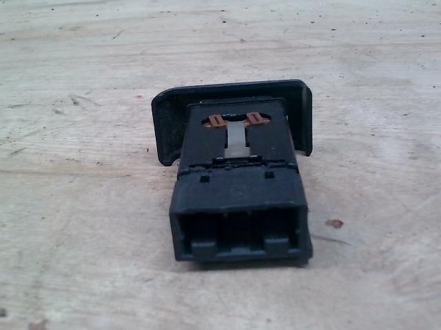 bontott LAND ROVER DISCOVERY Hátsó Ködzárófény Kapcsoló