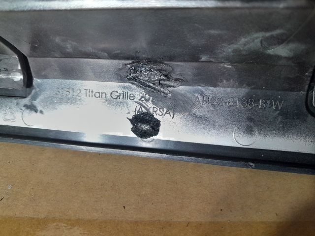 bontott LAND ROVER DISCOVERY Hűtőrács